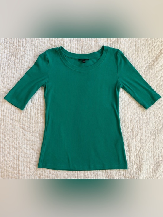 Banana Republic Tops - Banana Republic Classic Scoop Neck Long Sleeve Tee in Kelly Green